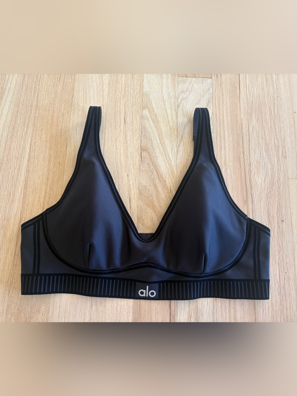 Alo Yoga Black Airlift Line Up Bra